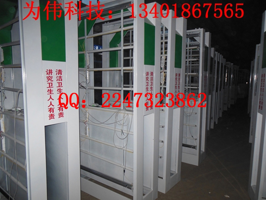 張掖市環(huán)衛(wèi)局900臺背靠背廣告垃圾箱正在緊張生產(chǎn)加工中